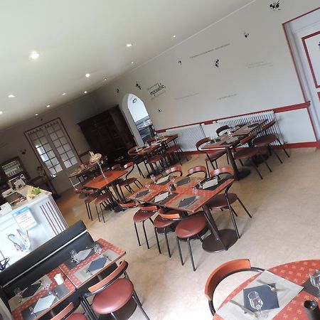 Hotel Restaurant Le Chalet Guéméné-Penfao Buitenkant foto